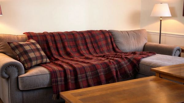 Les meilleurs plaids pour canapé : confort et tendance déco